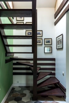 Фото интерьера лестницы дома в стиле Прованс