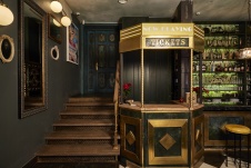 Фото интерьера лестницы ресторана в стиле китч
