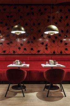 Фото интерьера зала ресторана в стиле китч