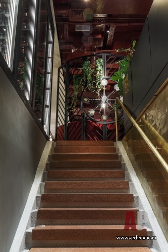Фото интерьера лестницы ресторана в стиле китч