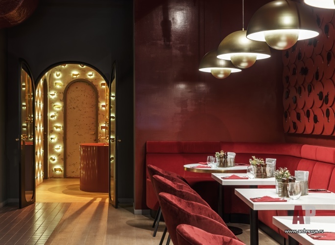 Фото интерьера санузла ресторана в стиле китч
