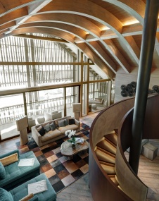 Фото интерьера лестница дома в стиле шале 