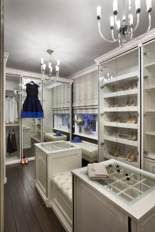 Фото интерьера гардеробной танухауса в стиле ар-деко