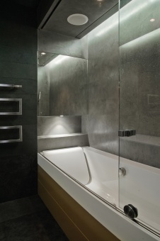 Фото интерьера ванной квартиры в стиле минимализм