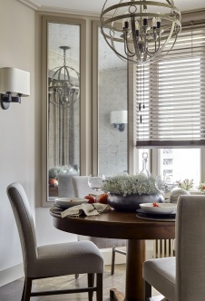 Фото интерьера столовой в стиле неоклассика