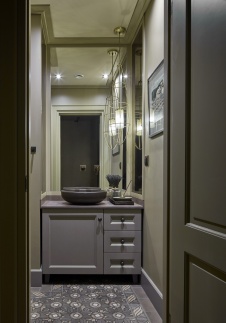 Фото интерьера санузла в стиле неоклассика