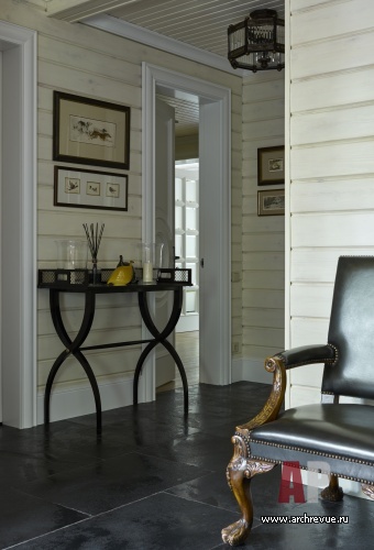 Фото интерьера коридора деревянного дома в английском стиле