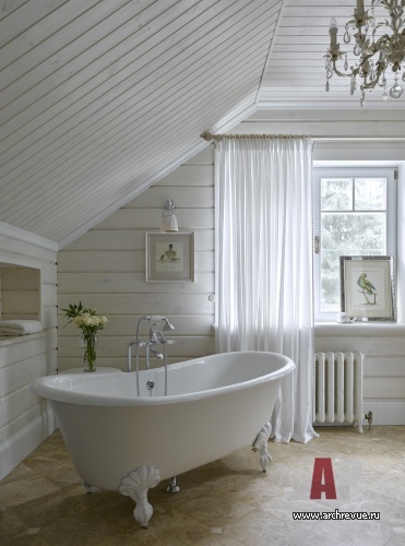 Фото интерьера ванной деревянного дома в английском стиле