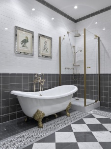 Фото интерьера ванной комнаты деревянного дома в английском стиле