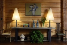 Фото интерьера входной зоны деревянного дома в стиле фьюжн