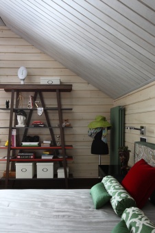 Фото интерьера детской деревянного дома в стиле фьюжн