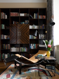 Фото интерьера библиотеки квартиры в стиле ар-деко Фото интерьера кабинета квартиры в стиле ар-деко
