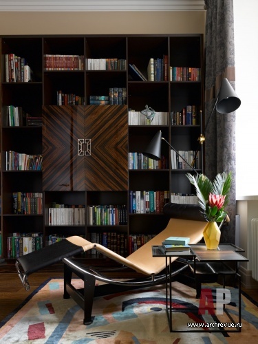 Фото интерьера библиотеки квартиры в стиле ар-деко Фото интерьера кабинета квартиры в стиле ар-деко