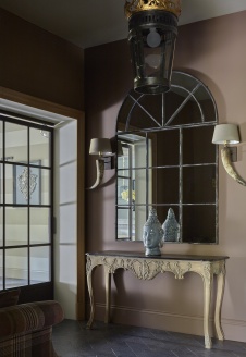 Фото интерьера входной зоны дома в стиле фьюжн