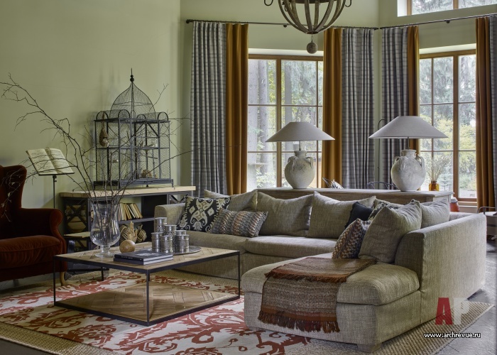 Фото интерьера гостиной дома в стиле фьюжн