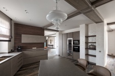 Фото интерьера кухни дома в современном стиле