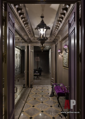 Фото интерьера коридора квартиры в стиле неоклассике