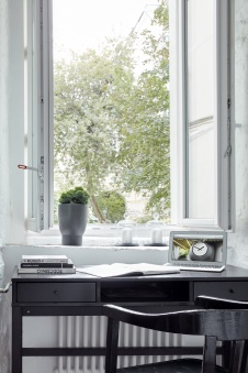 Фото интерьера кабинета квартиры в стиле минимализм