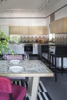 Фото интерьера кухни дома в стиле фьюжн