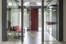 Фото интерьера входной зоны дома в современном стиле