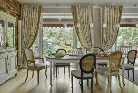 Дом с солнечным колоритом