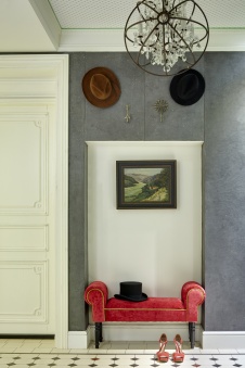 Фото интерьера входной зоны двухэтажной квартиры в стиле фьюжн