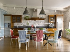 Фото интерьера кухни двухэтажной квартиры в стиле фьюжн