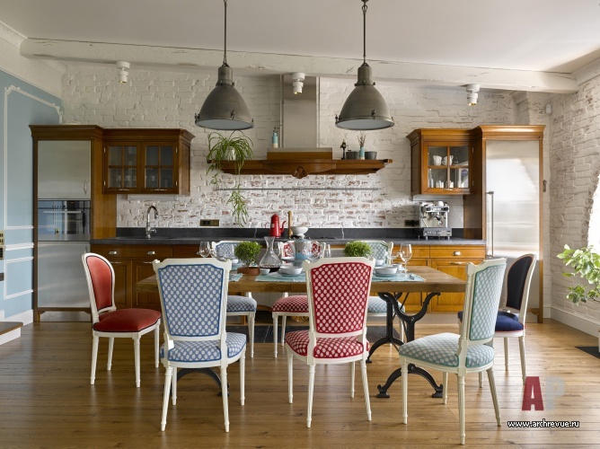Фото интерьера кухни двухэтажной квартиры в стиле фьюжн