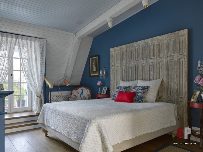 Фото интерьера спальни двухэтажной квартиры в стиле фьюжн