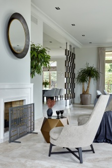 Фото интерьера каминной дома в стиле фьюжн