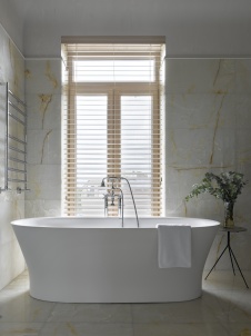 Фото интерьера ванной дома в стиле фьюжн