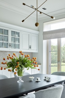 Фото интерьера столовой дома в стиле фьюжн