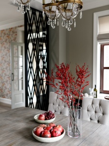 Фото интерьера столовой дома в стиле неоклассика