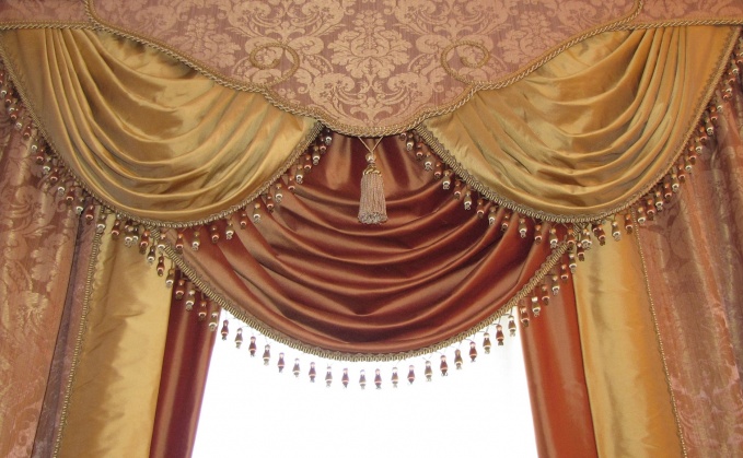 Текстильный декор лестничного холла.
