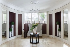 Фото интерьера входной зоны дома в стиле фьюжн