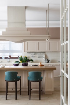 Фото интерьера кухни дома в стиле фьюжн