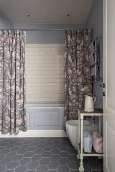 Фото интерьера ванной комнаты квартиры в стиле неоклассика