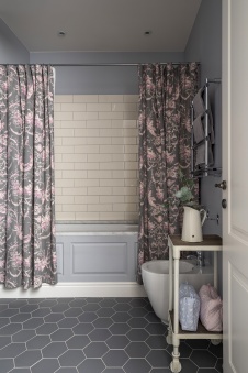 Фото интерьера ванной комнаты квартиры в стиле неоклассика