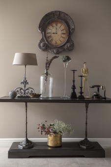 Фото интерьера входной зоны квартиры в стиле неоклассика