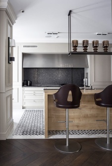 Фото интерьера кухни квартиры в стиле неоклассика