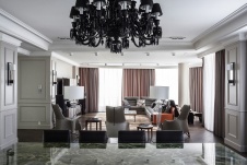 Фото интерьера гостиной квартиры в стиле неоклассика