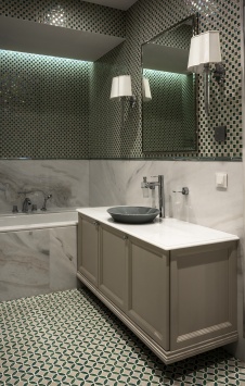 Фото интерьера санузла квартиры в стиле неоклассика