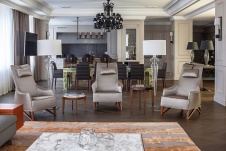 Фото интерьера гостиной квартиры в стиле неоклассика