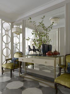 Фото интерьера входной зоны квартиры в стиле неоклассика