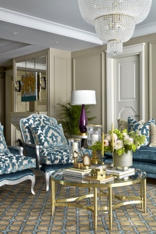 Фото интерьера гостиной квартиры в стиле неоклассика