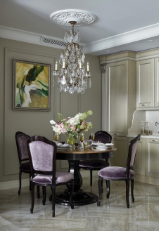 Фото интерьера столовой квартиры в стиле неоклассика