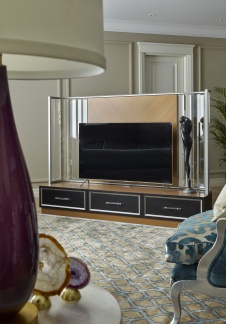 Фото интерьера гостиной квартиры в стиле неоклассика 