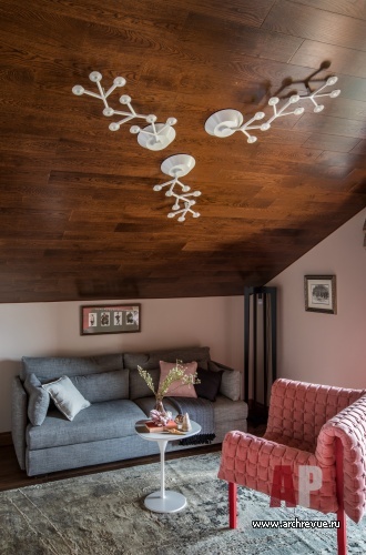 Фото интерьера мансарды дома в современном стиле