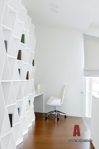 Фото интерьера библиотеки дома в стиле минимализм Фото интерьера кабинета дома в стиле минимализм