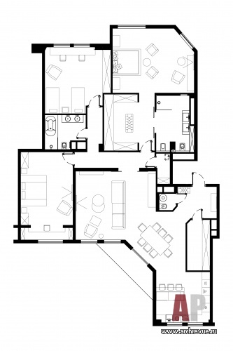 Планировка семейной квартиры, созданной путем объединения двух соседних квартир.